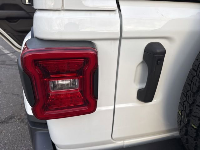 Used 2022 Jeep Wrangler Unlimited Sahara w/ LED Lighting Group image 31