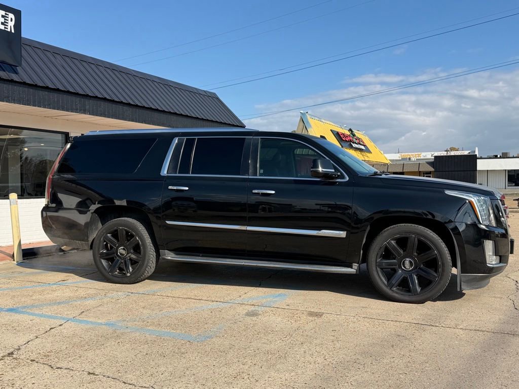 Used 2016 Cadillac Escalade ESV Luxury image 5