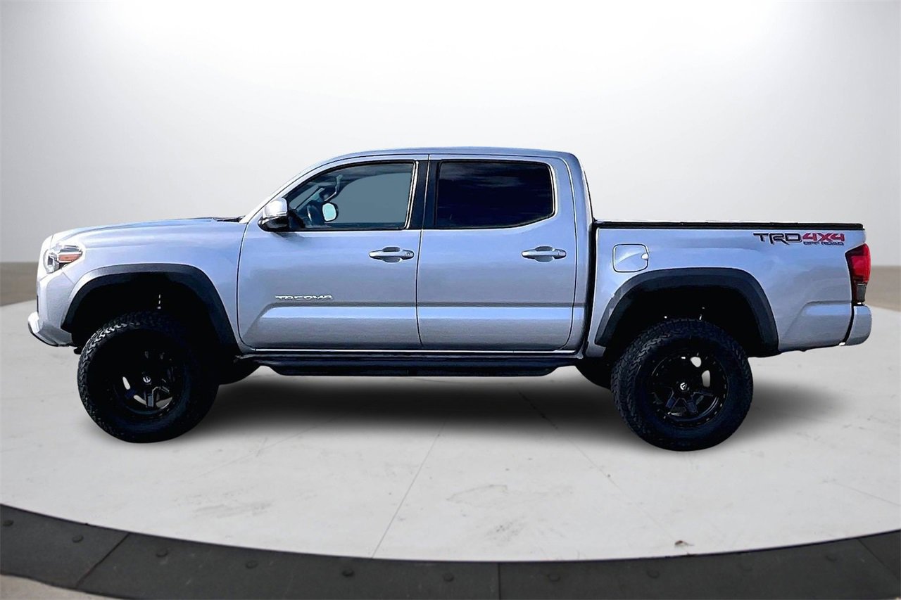 Used 2019 Toyota Tacoma TRD Off-Road w/ Technology Package image 5