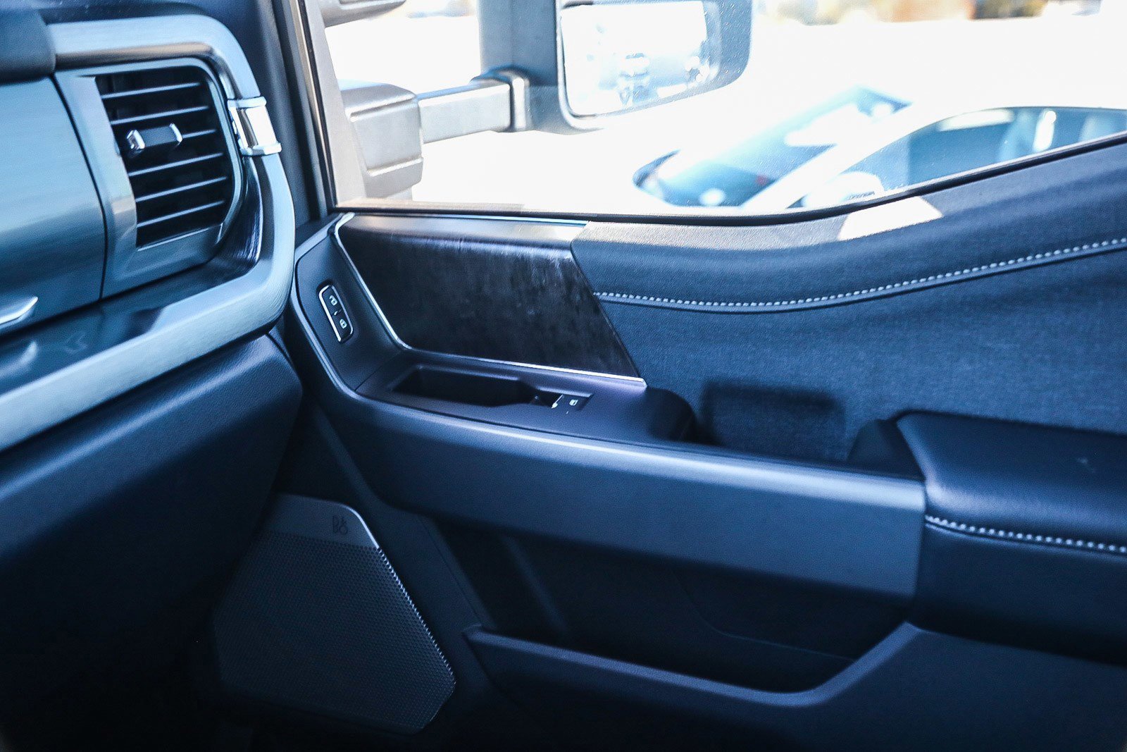 Used 2024 Ford F350 Lariat w/ Lariat Ultimate Package image 21