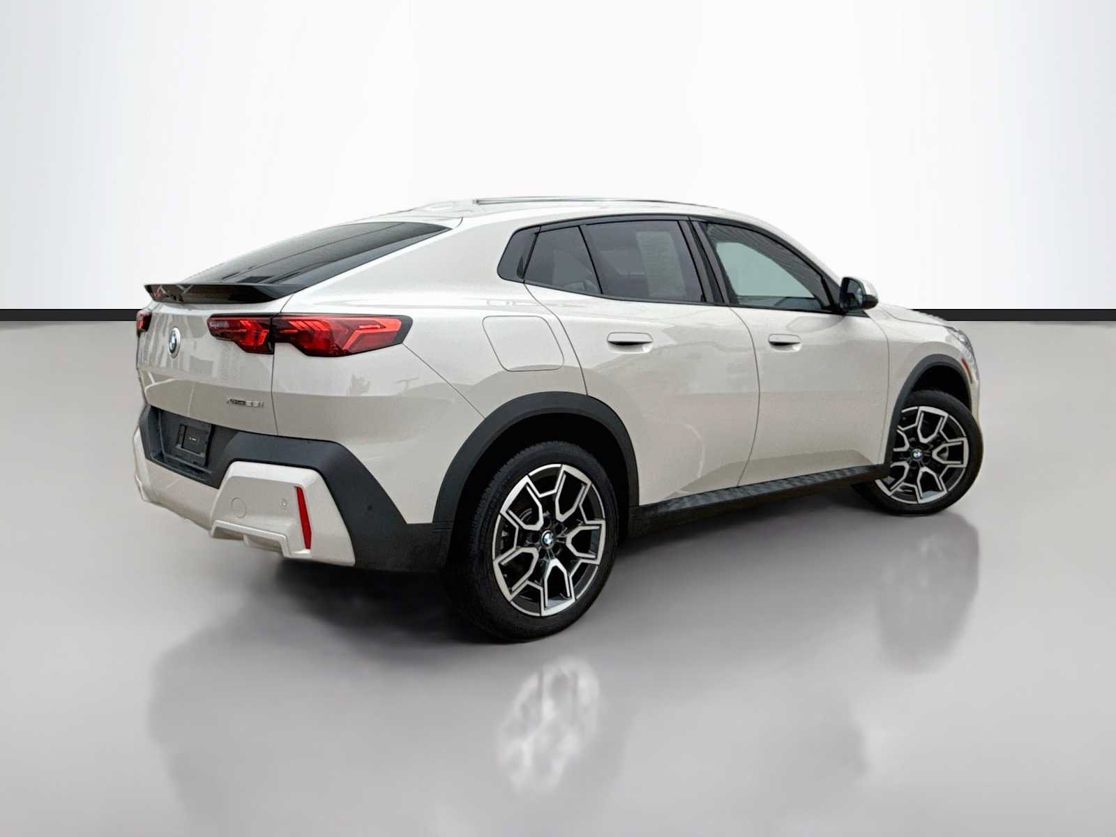 Used 2026 BMW X2 xDrive28i AWD/4WD image 3