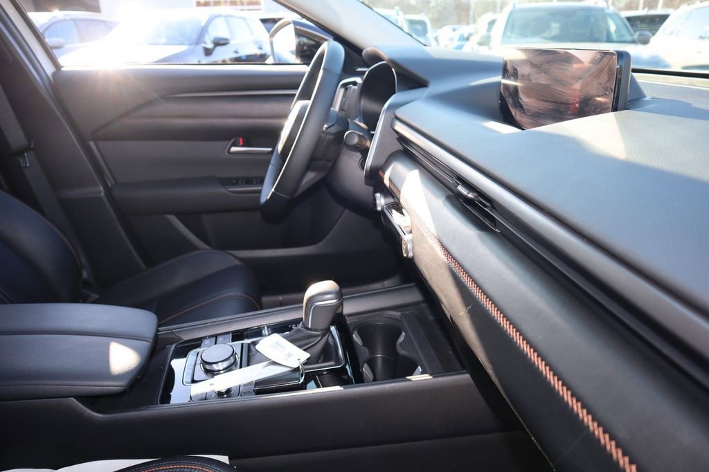 Used 2025 MAZDA CX-50 AWD 2.5 Hybrid w/ Premium Pkg image 16