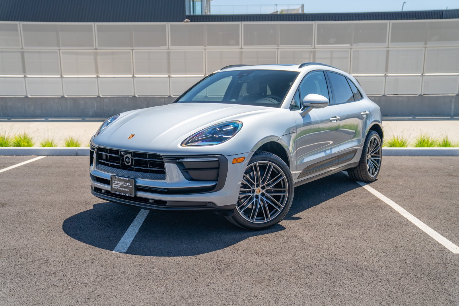 Certified 2026 Porsche Macan AWD/4WD image 1