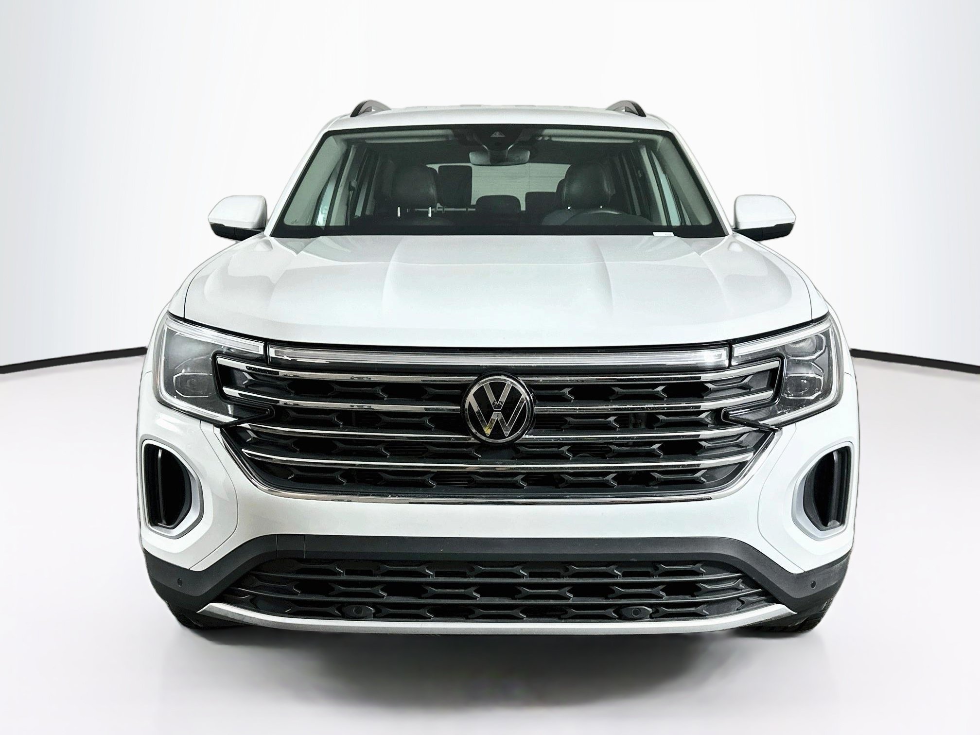 Used 2025 Volkswagen Atlas SE FWD image 2
