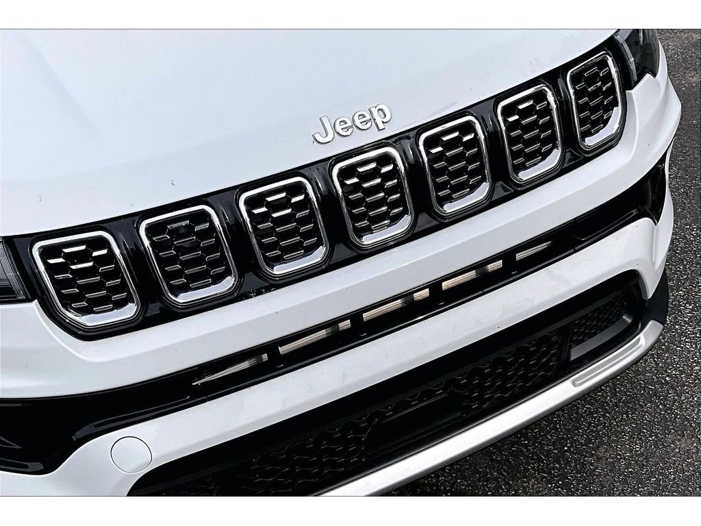 Certified 2025 Jeep Compass Limited w/ Sun & Sound Group AWD/4WD image 33