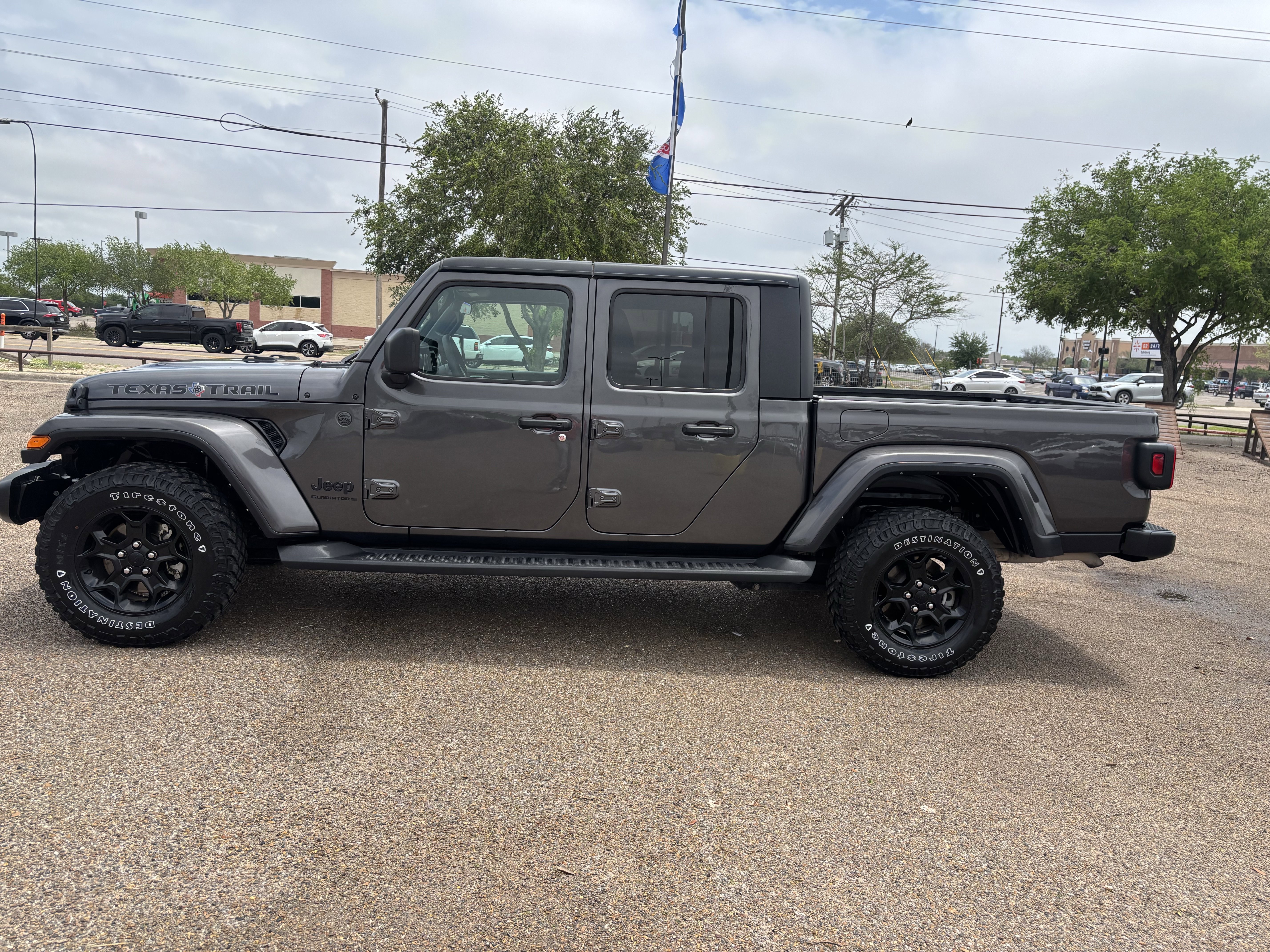 Used 2023 Jeep Gladiator Sport AWD/4WD image 2