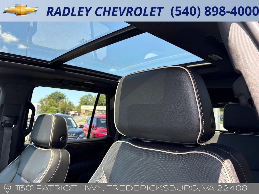 Used 2021 Chevrolet Tahoe Premier w/ Premium Package AWD/4WD image 2