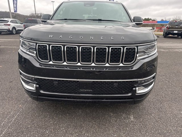 Used 2023 Jeep Wagoneer 4WD w/ Premium Group I image 2