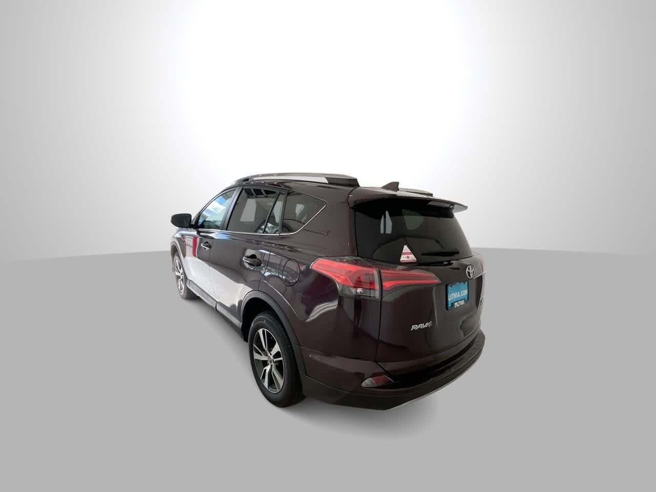 Used 2018 Toyota RAV4 XLE AWD/4WD image 6