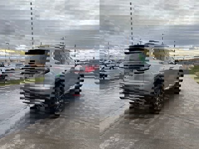 Certified 2025 GMC Acadia Elevation image 3