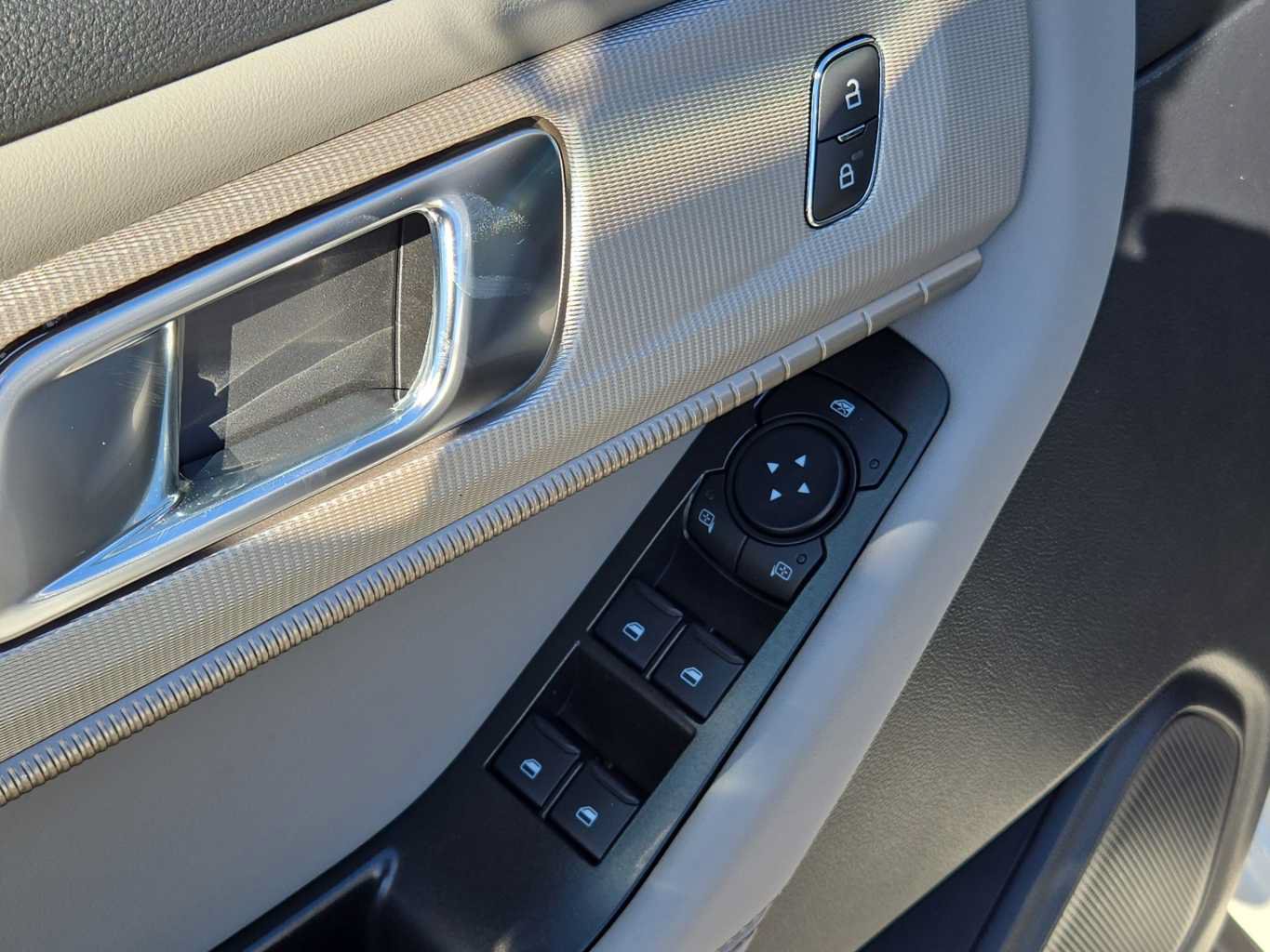 New 2027 Ford Explorer Active RWD image 19