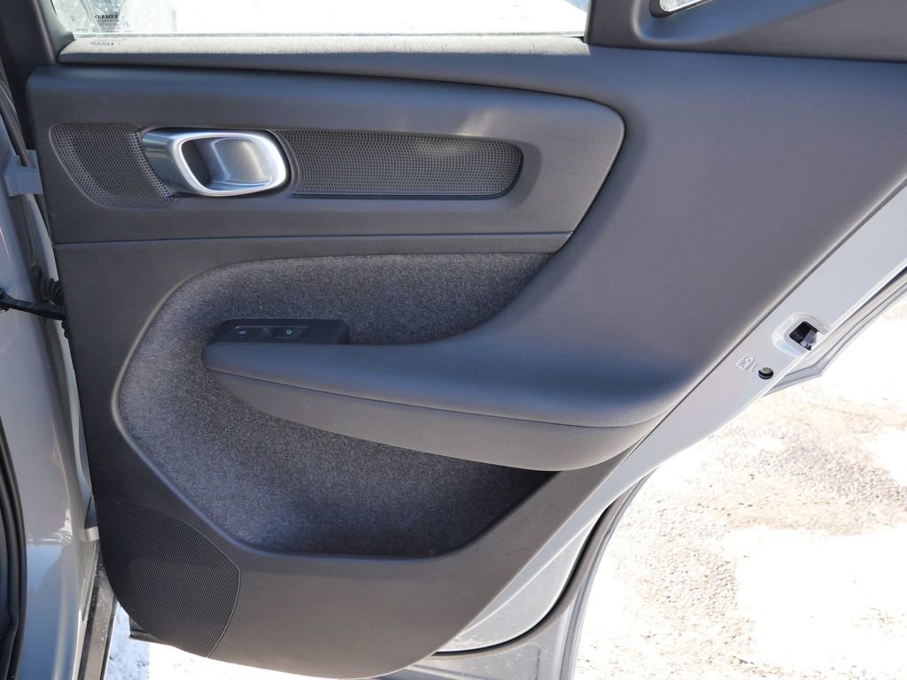 Used 2024 Volvo XC40 B5 Core image 20