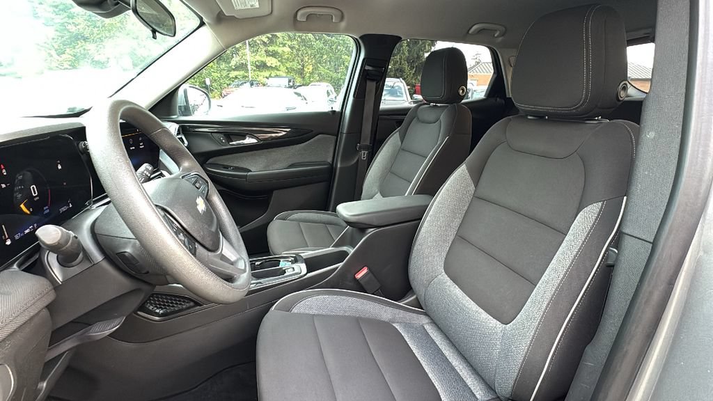 Used 2025 Chevrolet TrailBlazer LT AWD/4WD image 10