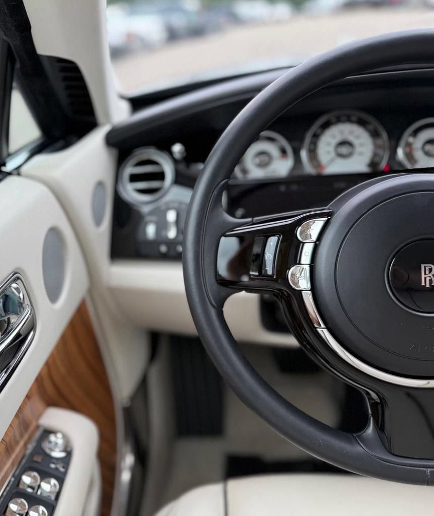 Used 2015 Rolls-Royce Wraith RWD image 28