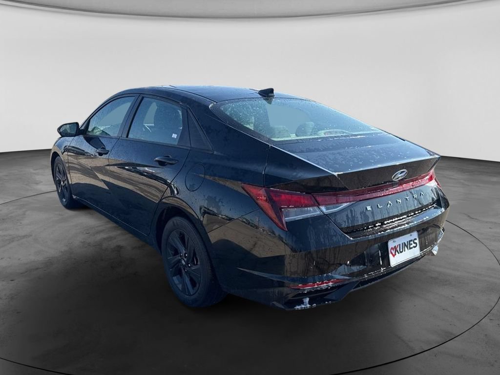 Used 2022 Hyundai Elantra SEL FWD image 7