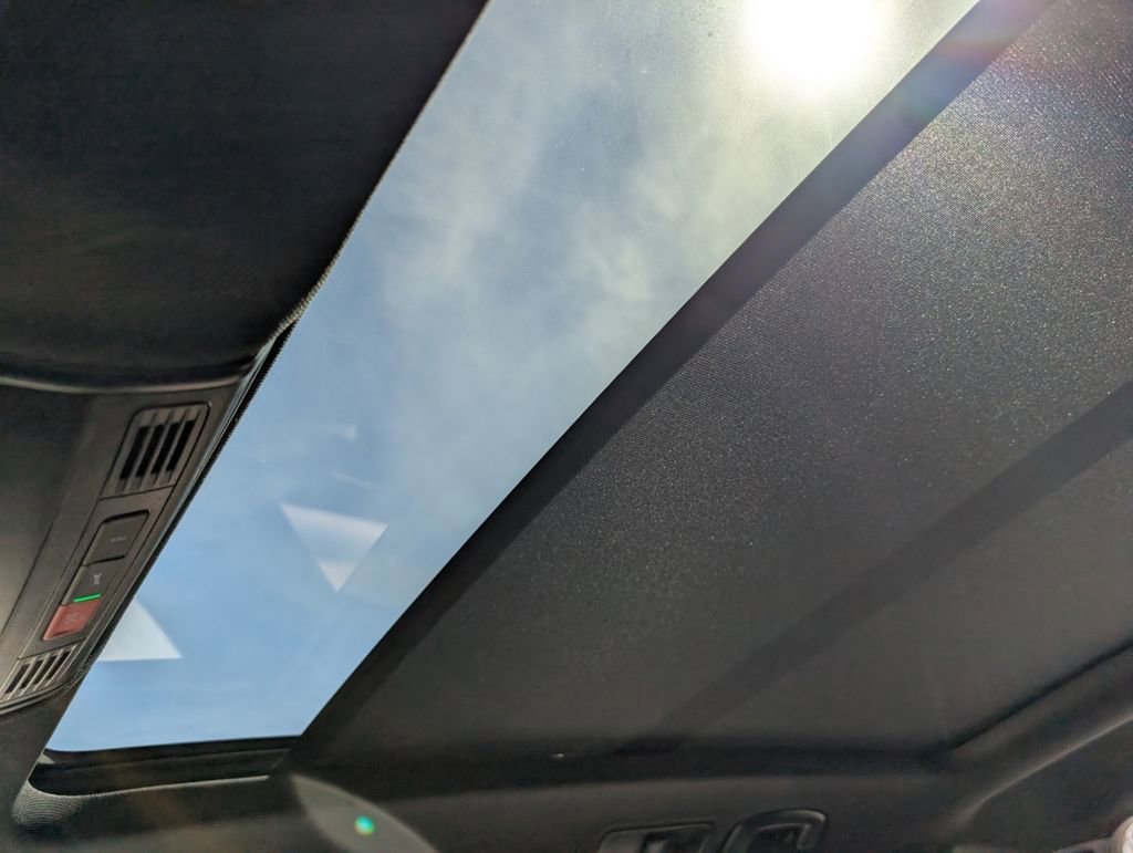 Used 2022 Volkswagen Tiguan SE R-Line image 19