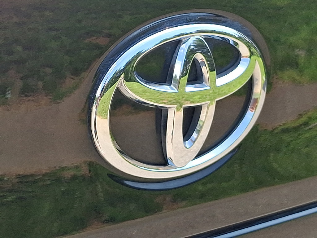 Used 2025 Toyota Corolla Cross XLE w/ Convenience Package AWD/4WD image 29