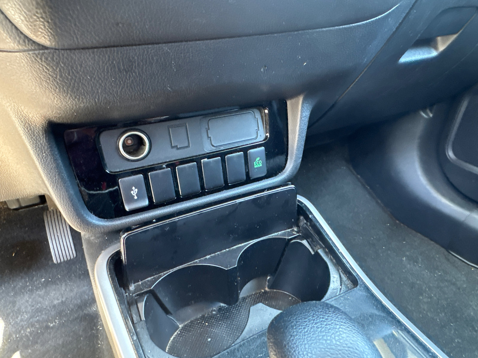 Used 2020 Mitsubishi Outlander ES image 28