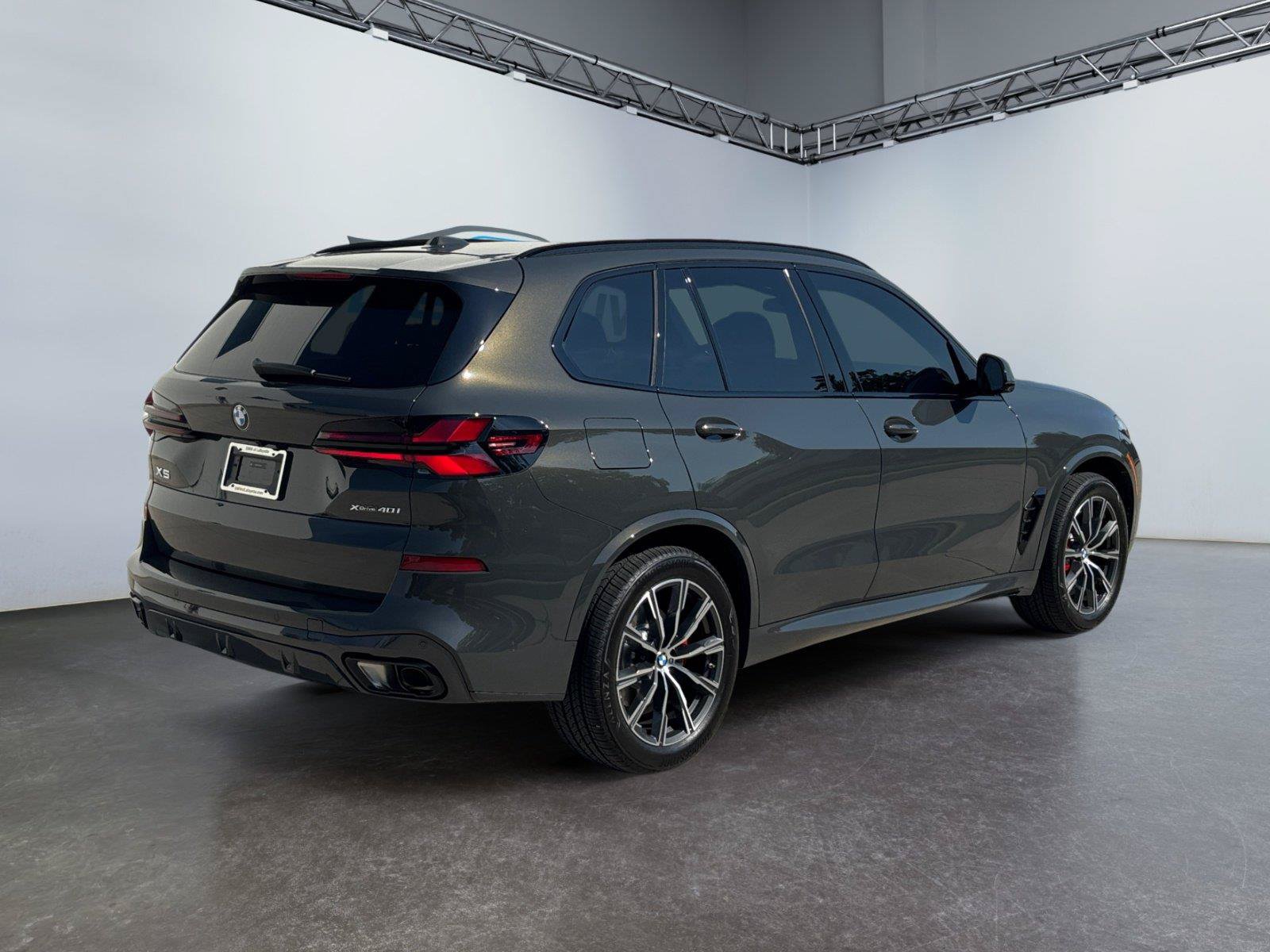 Used 2026 BMW X5 xDrive40i w/ M Sport Package AWD/4WD image 3