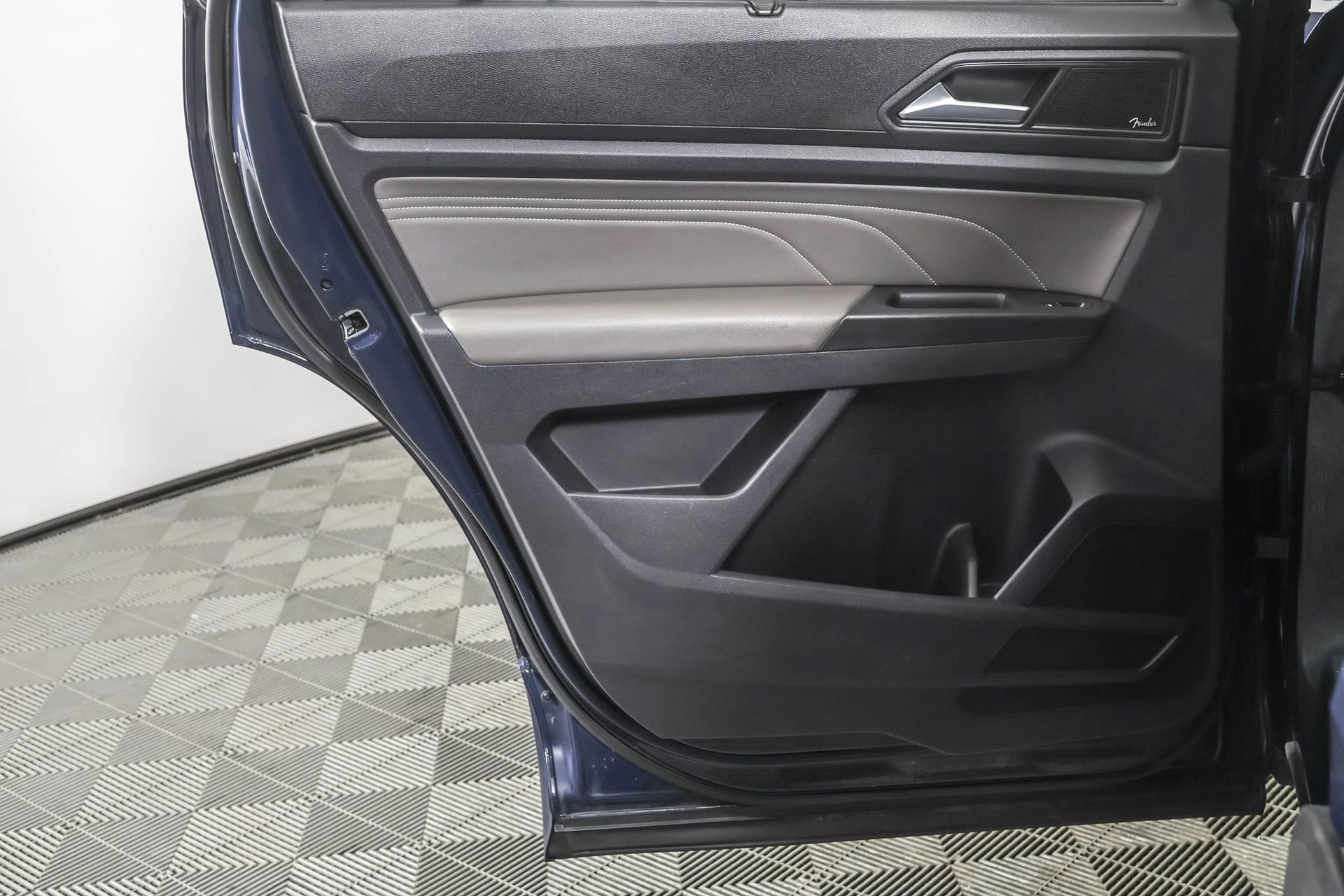 Used 2022 Volkswagen Atlas Cross Sport SEL Premium R-Line image 41