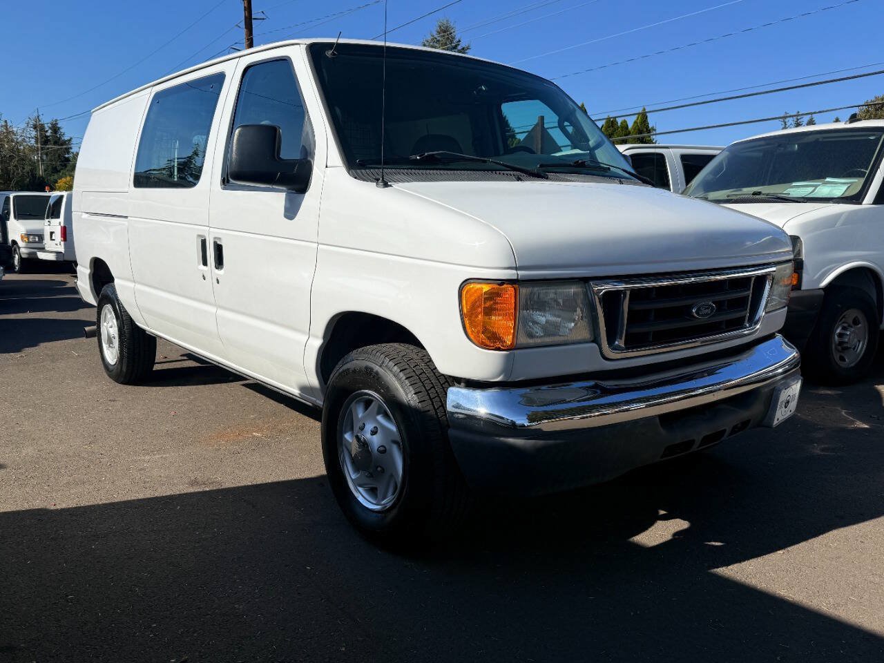 Used 2006 Ford E-350 and Econoline 350 Super Duty RWD image 2