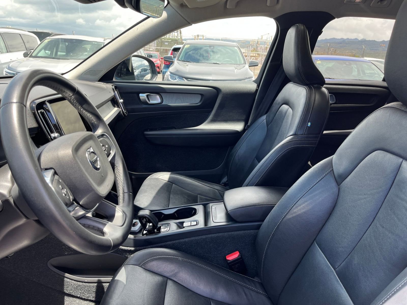 Used 2024 Volvo XC40 B5 Core AWD/4WD image 29