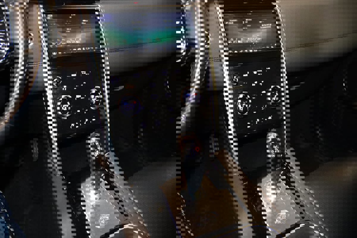 Used 2020 Land Rover Discovery Sport S image 38