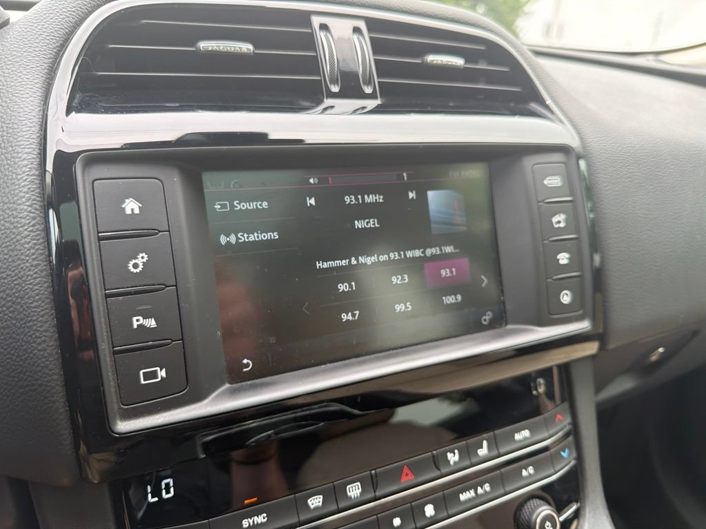 Used 2017 Jaguar F-PACE Premium AWD/4WD image 29