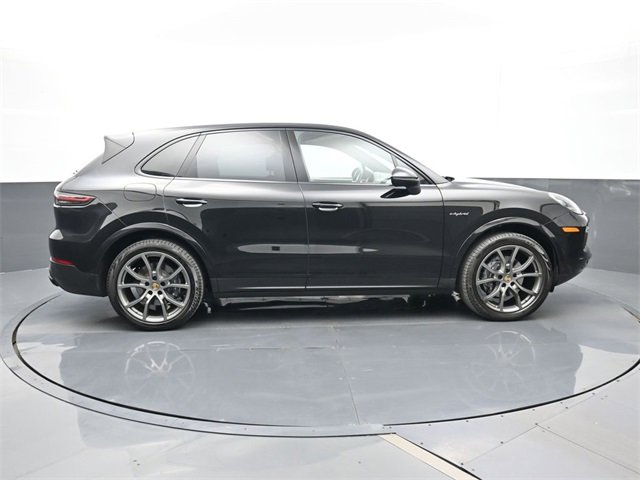 Certified 2023 Porsche Cayenne Platinum Edition image 24