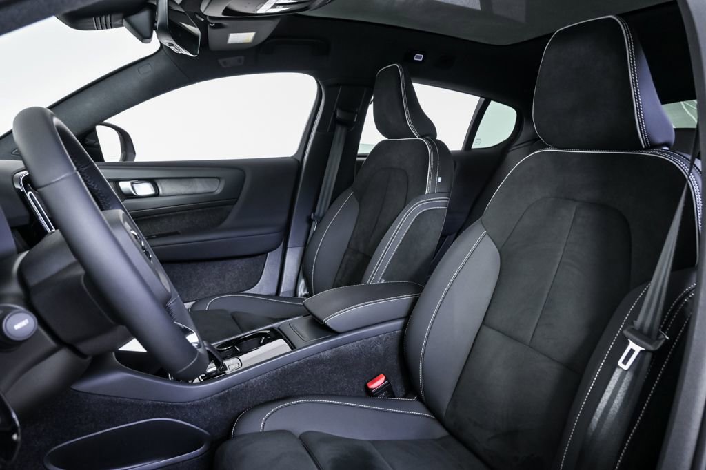 Used 2023 Volvo C40 P8 Recharge Ultimate image 7