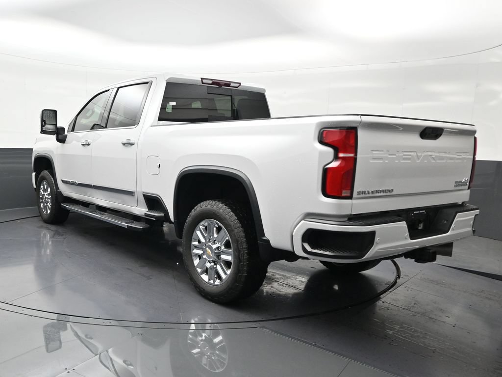 Used 2024 Chevrolet Silverado 2500 High Country AWD/4WD image 3