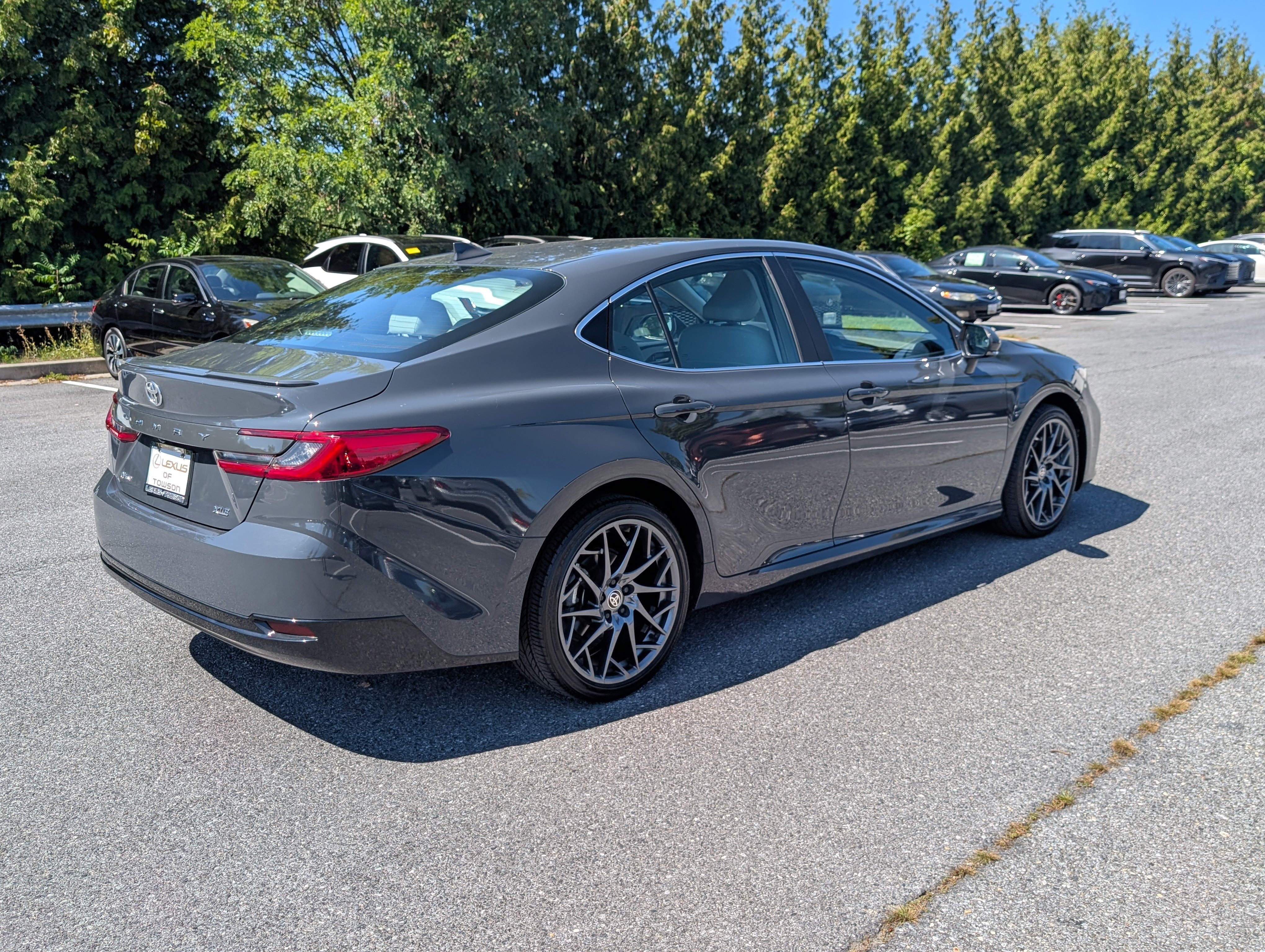 Used 2025 Toyota Camry XLE FWD image 3