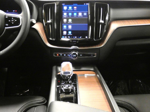 Used 2023 Volvo XC60 B5 Ultimate w/ Climate Package image 16