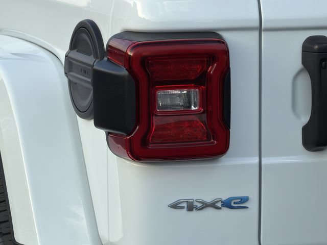 Used 2023 Jeep Wrangler Unlimited Sahara AWD/4WD image 7