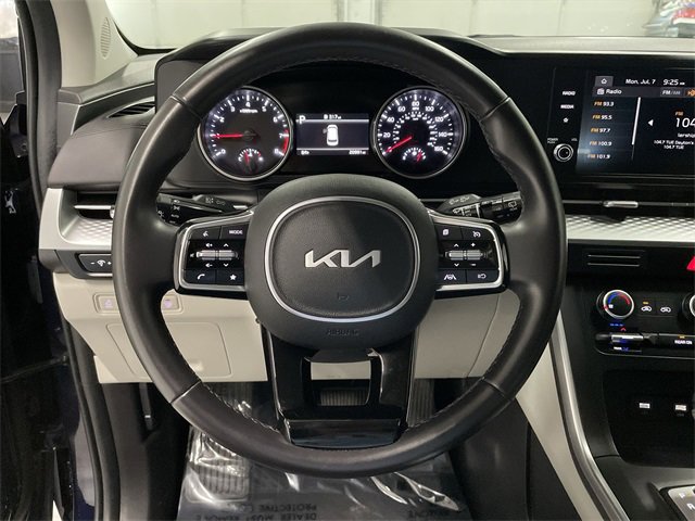 Used 2024 Kia Carnival LX image 30