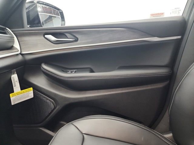 New 2025 Jeep Grand Cherokee L Limited w/ Trailer Tow Package image 32