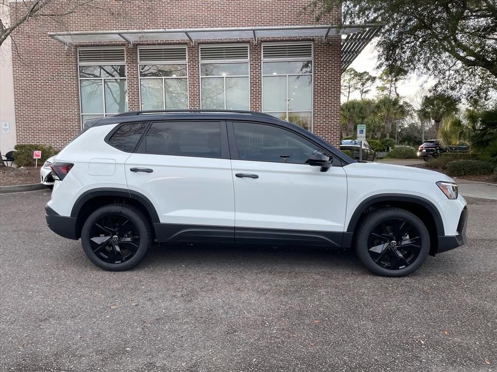 New 2026 Volkswagen Taos SE FWD image 2