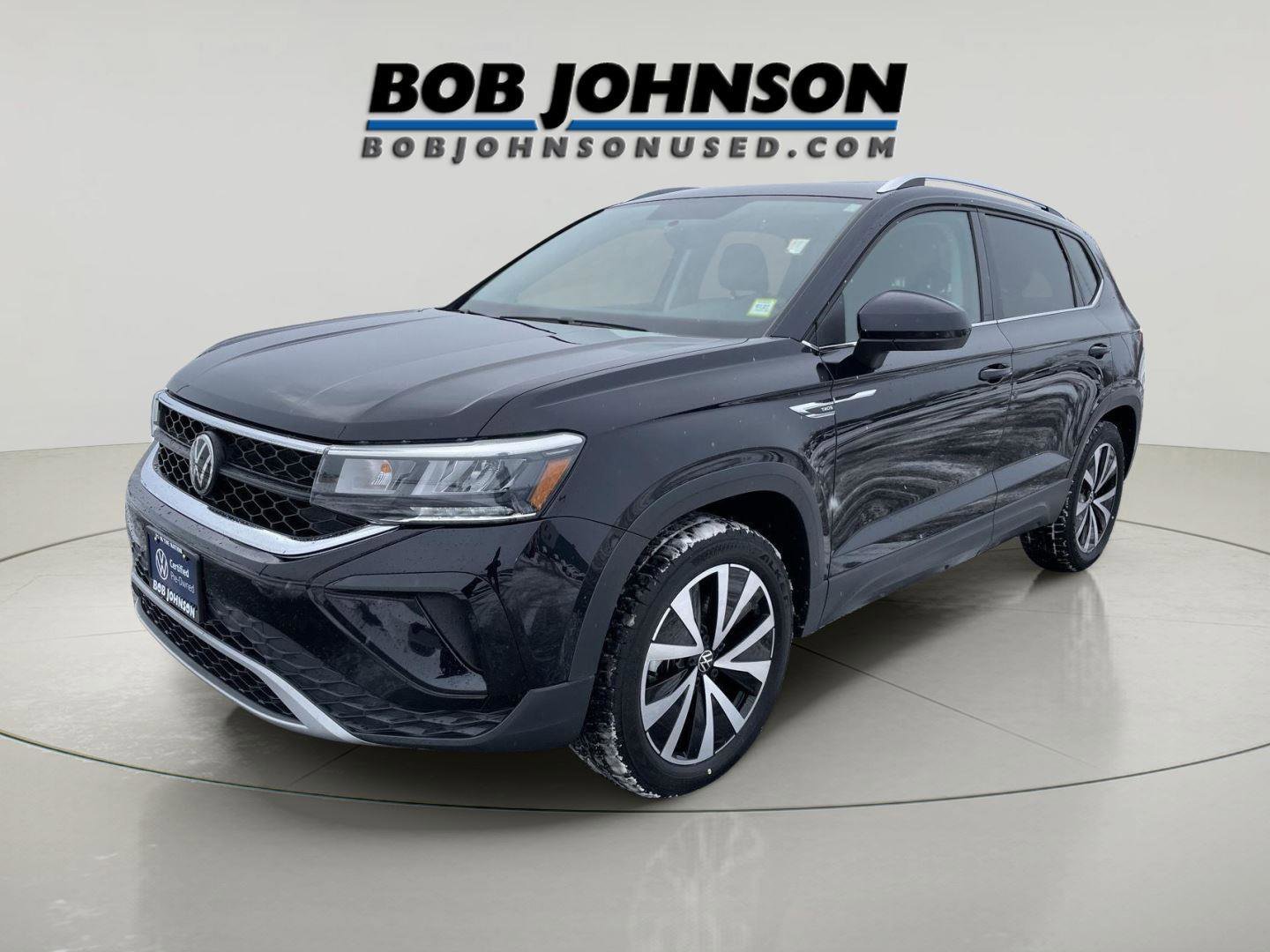 Used 2022 Volkswagen Taos SE w/ Panoramic Sunroof Package image 2