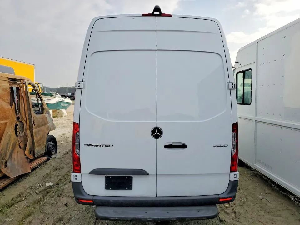 Used 2021 Mercedes-Benz Sprinter 2500 image 6