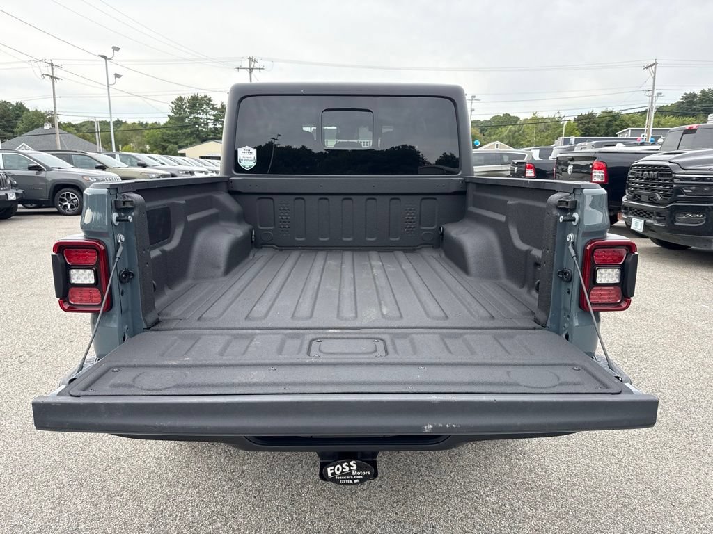 Certified 2025 Jeep Gladiator Overland AWD/4WD image 22