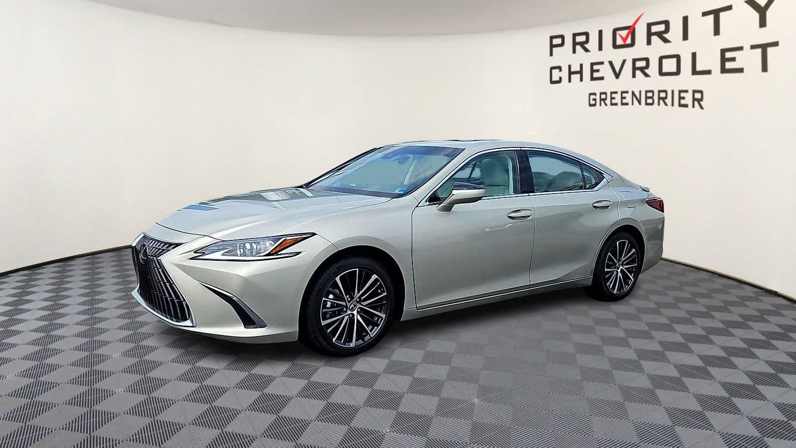 Used 2025 Lexus ES 300h w/ Premium Package FWD image 4