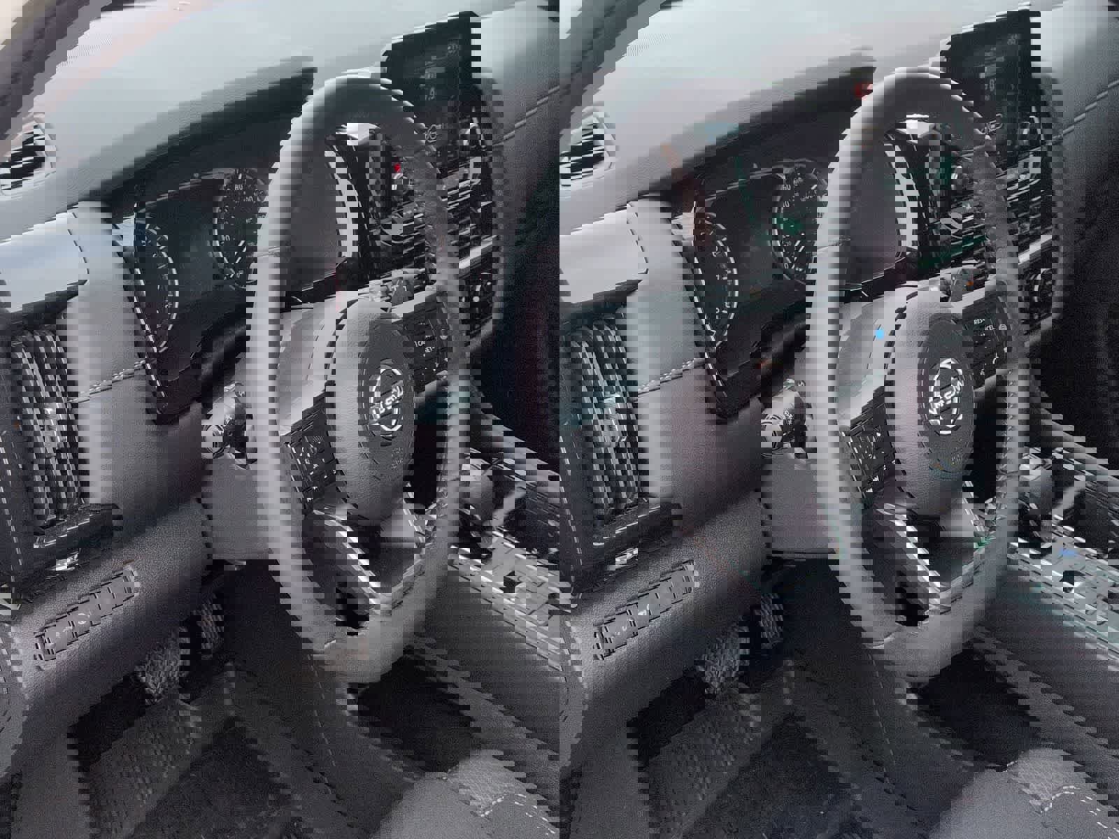 Used 2024 Nissan Pathfinder SV w/ Black Appearance Package image 10