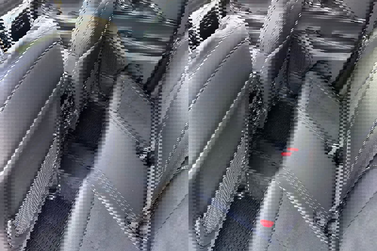 Used 2023 Jeep Grand Cherokee Altitude image 4