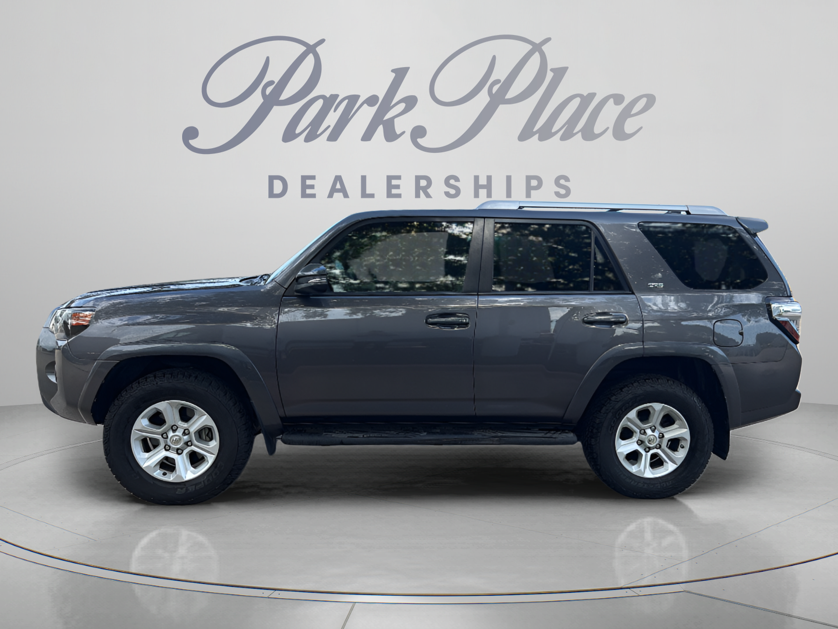 Used 2018 Toyota 4Runner SR5 Premium AWD/4WD image 2