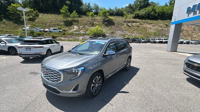 Used 2020 GMC Terrain Denali w/ Denali Premium Package AWD/4WD image 8