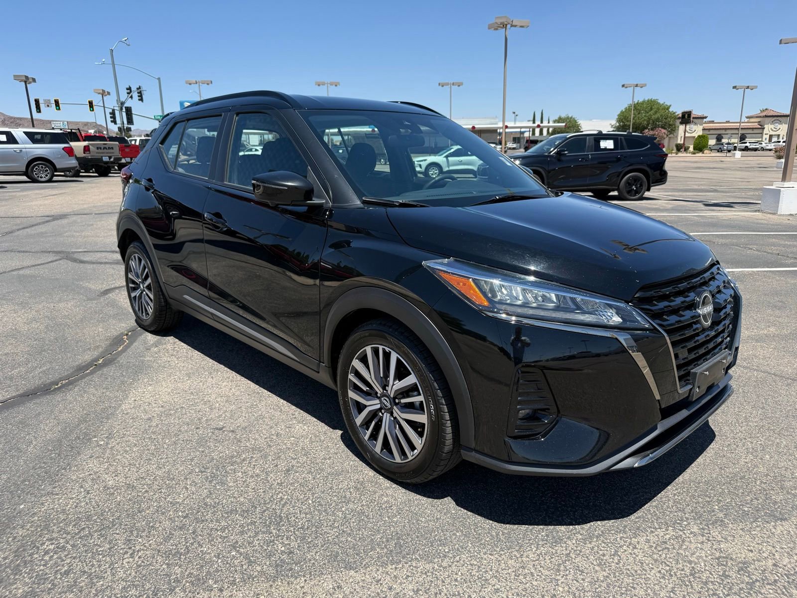 Used 2024 Nissan Kicks SR FWD image 3