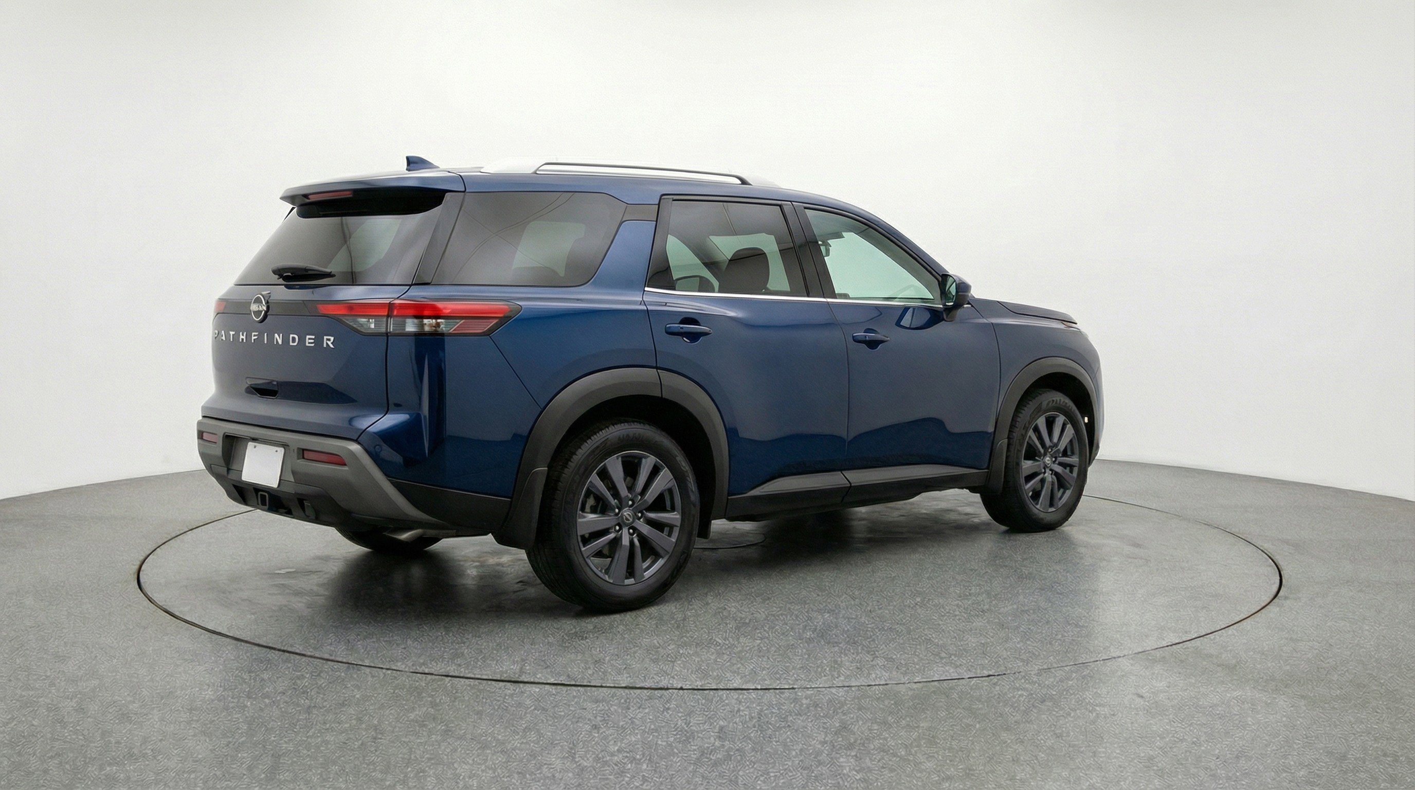 Used 2025 Nissan Pathfinder SV image 9
