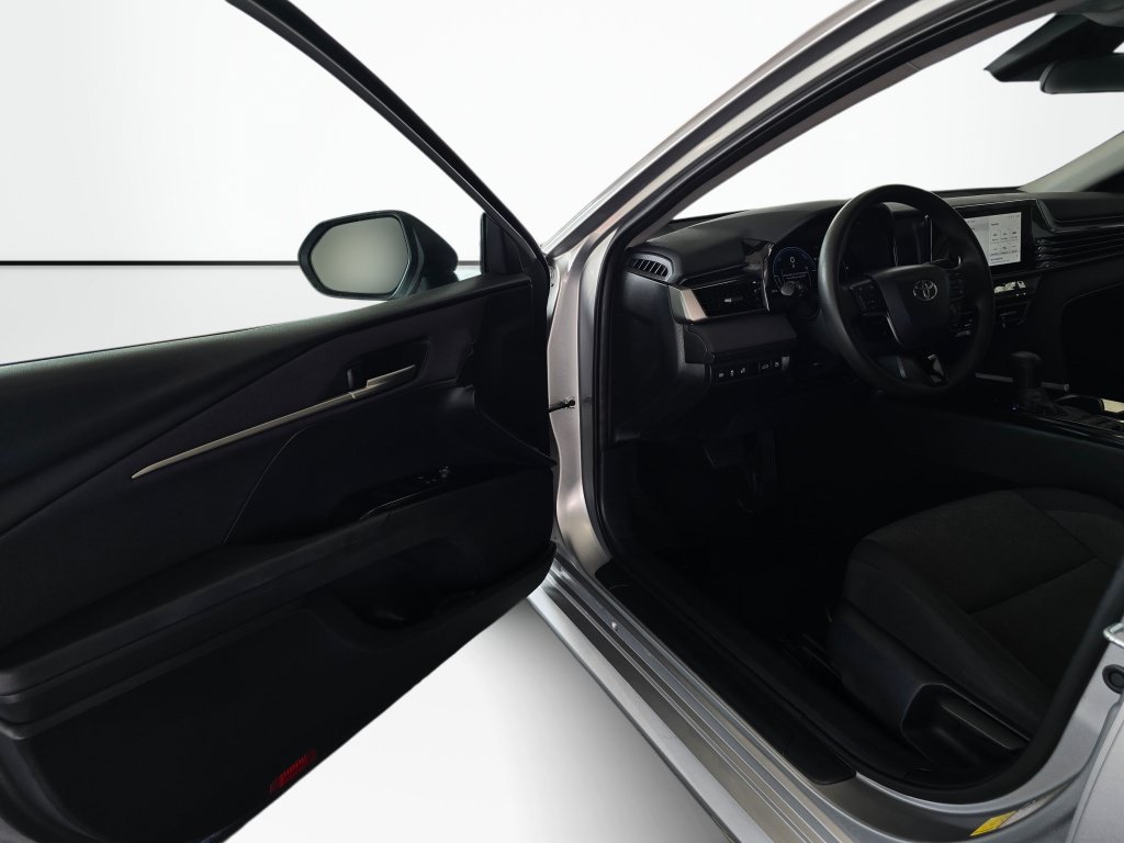 Used 2025 Toyota Camry LE FWD image 32