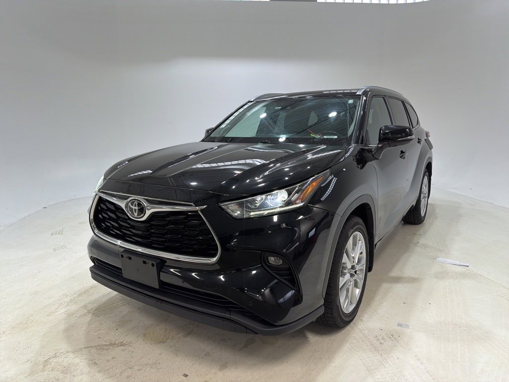 Used 2021 Toyota Highlander Limited image 2