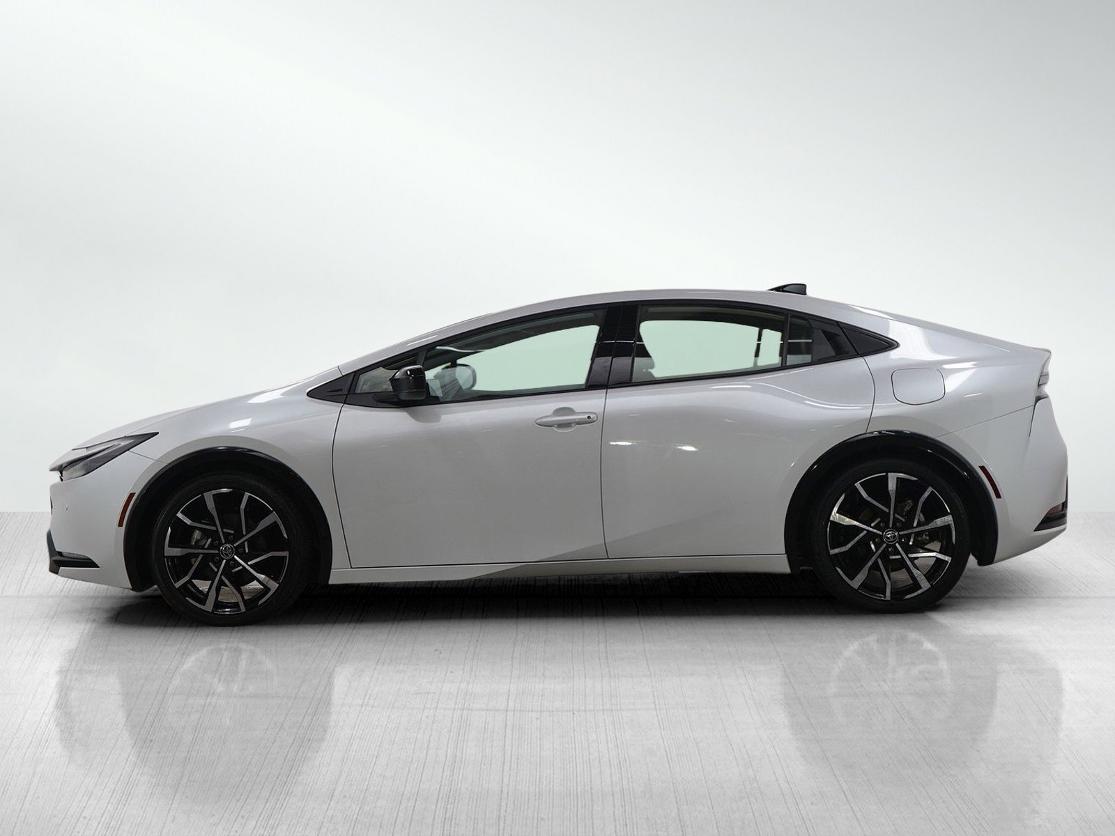 Used 2023 Toyota Prius Prime Premium image 2